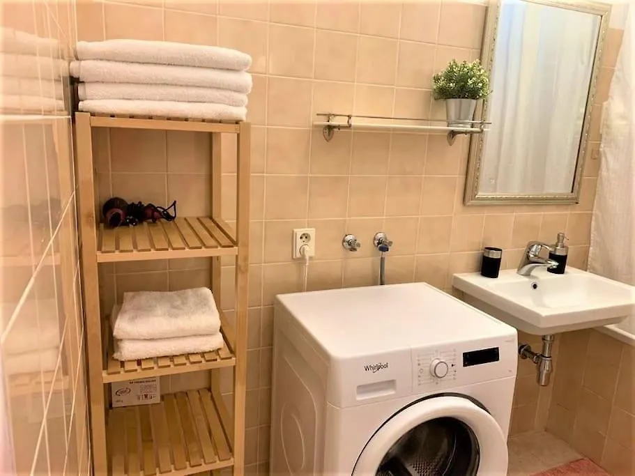 Apartment By The Museum Prague